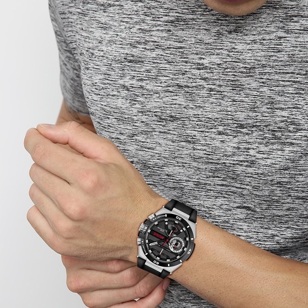 HUGO часовник