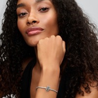 Disney x Pandora Талисман Дейзи силует