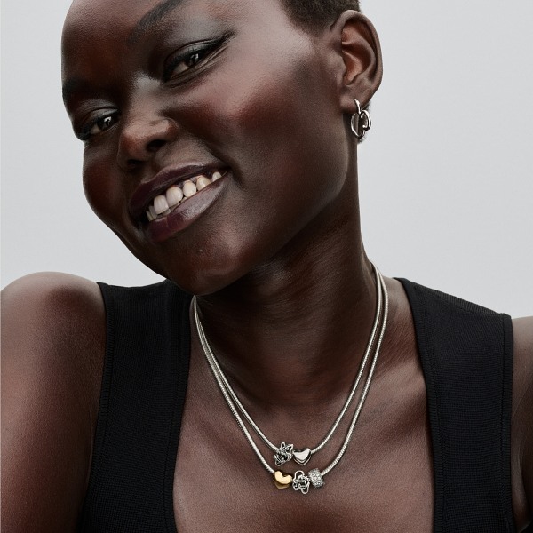 Disney x Pandora Талисман Дейзи силует