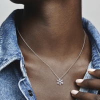 Pandora Колие Красива като цвете